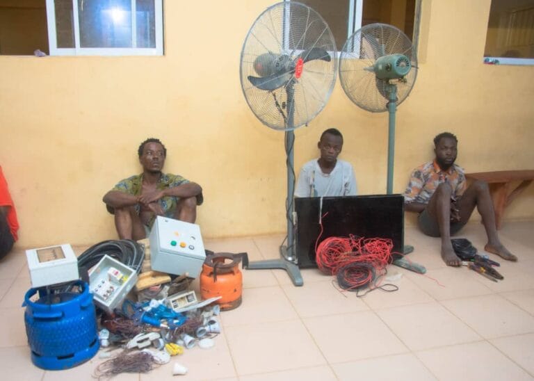 Tailor arrested for r3ping woman at knife point in Osun Tailor arrested for r3ping woman at knife point in Osun